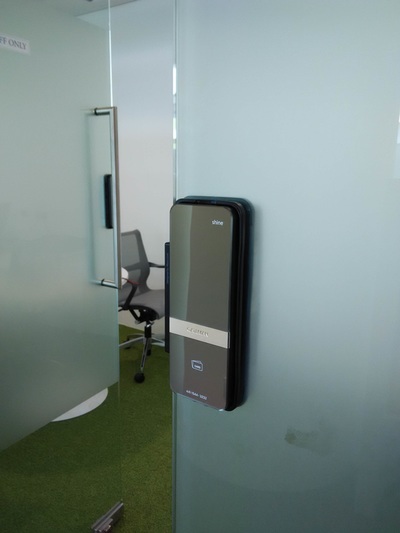 Assa Abloy Shine digital lock for glass swing door at SUTD office